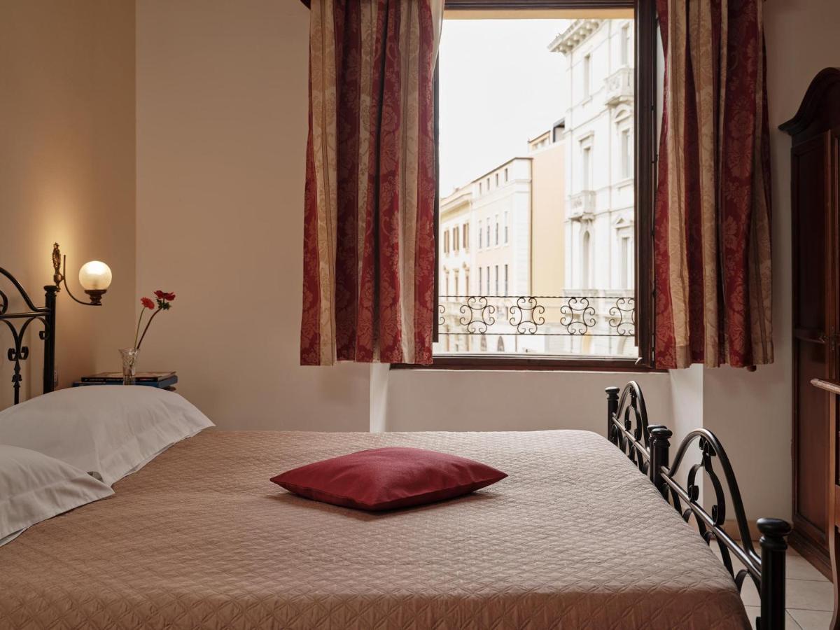 Готель Cagliari Novecento Екстер'єр фото