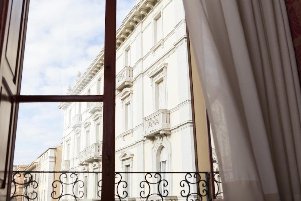 Готель Cagliari Novecento Екстер'єр фото